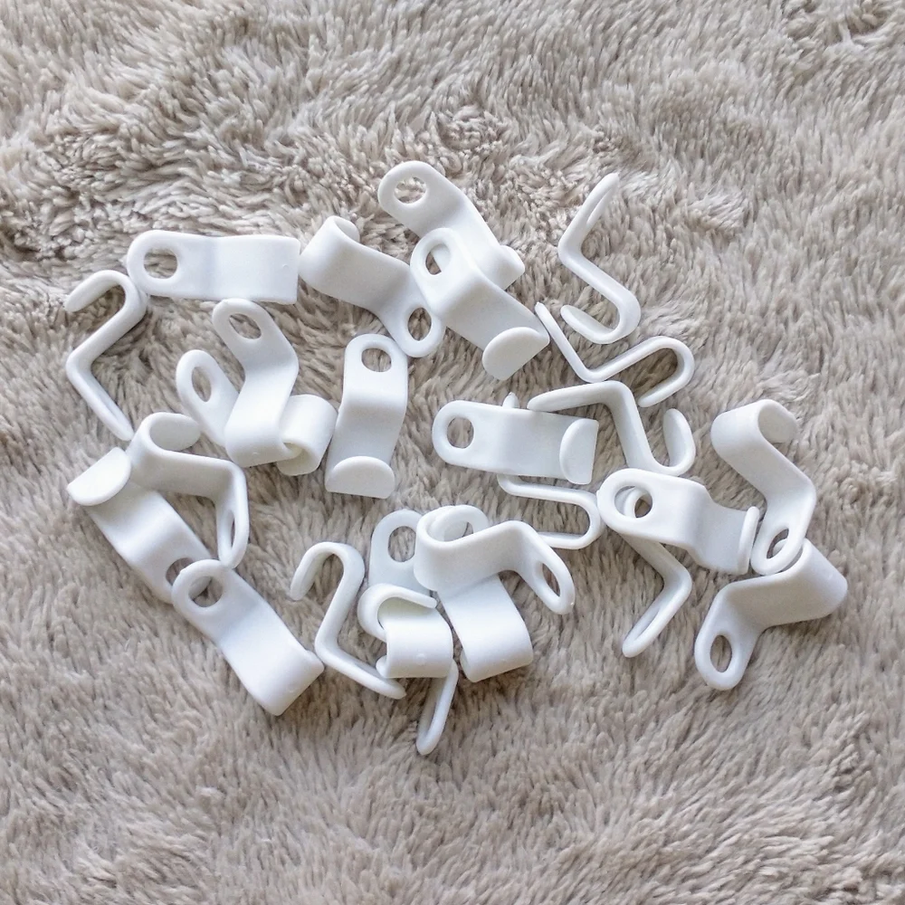 Closet Organization Space Saving Cascading Hanger Clips Set of 25 - all White